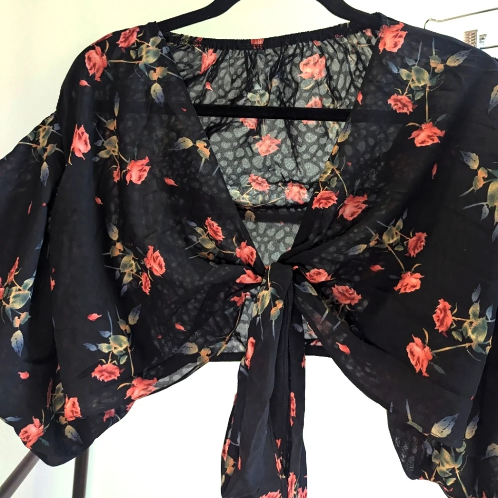 ๐ Couture ๐ black floral blouse and black ruffled mini skirt set - Picture 5 of 16